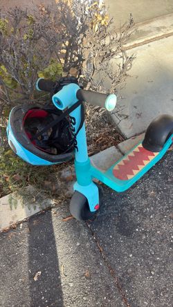 Razor scooter with helmet