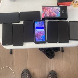 9 cell phones , 2 cloud C8, c7, 2 Samsung, Nokia Motorola, blue for parts