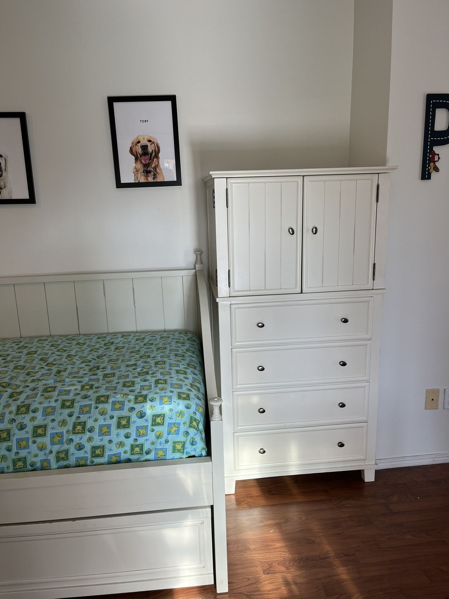 Pottery Barn Daybed With Trundle And Armoire