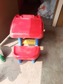 Kids desk
