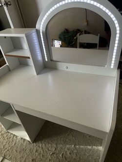 Toddler vanity