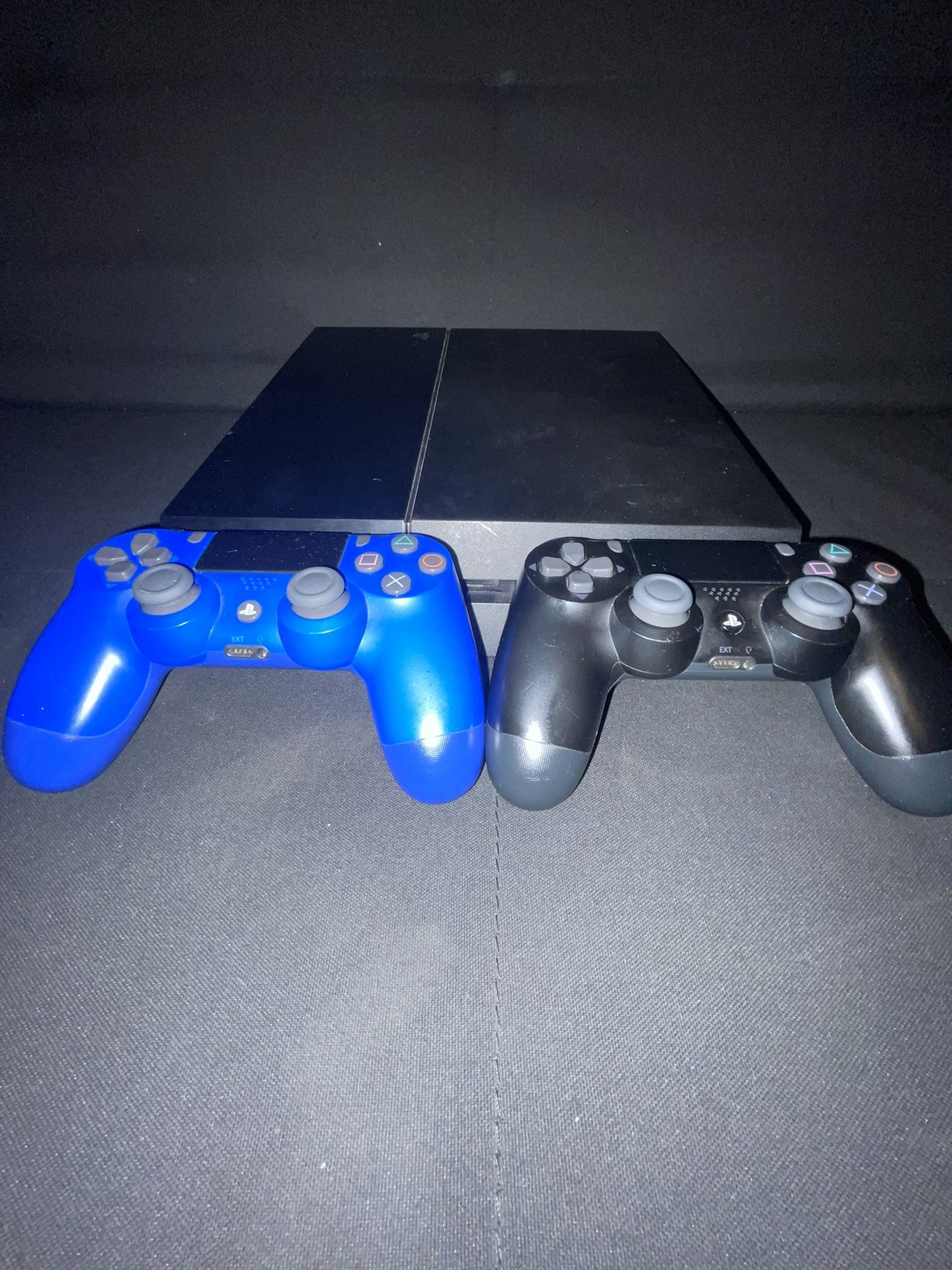 PS4 500gb Two Controllers (Throw Prices!) NOT FREE!
