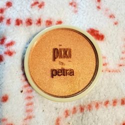 Pixi by Petra / Peach-y Glow / Brand New