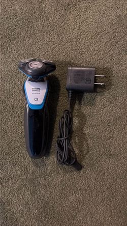 Philips Norelco Aquatouch Electric Razor with Adapter