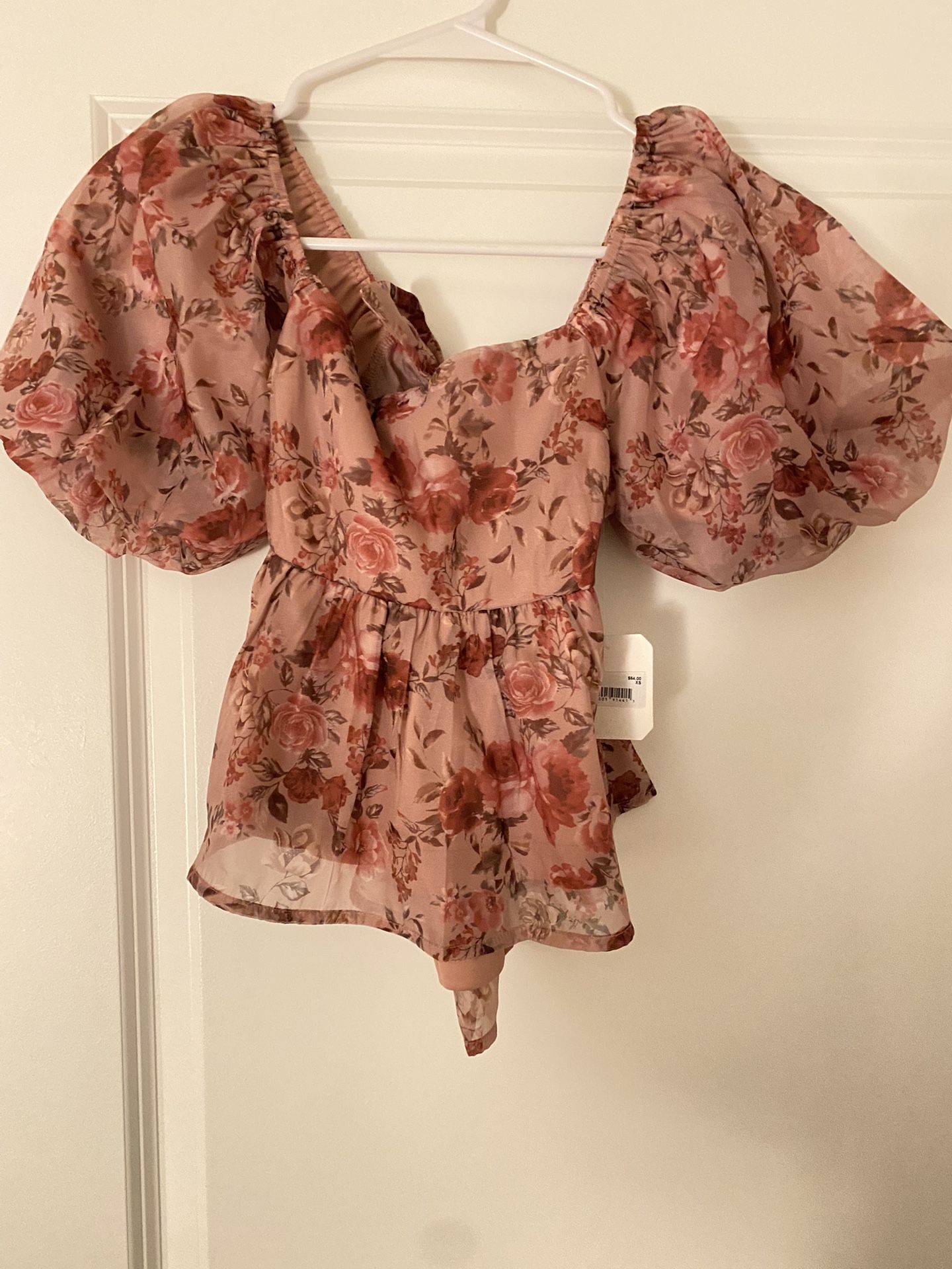 Pink floral romper with puffy sleeves Size XS