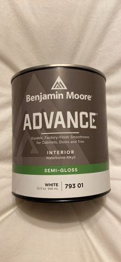 New one  quart Benjamin Moore advance white semi gloss trim paint