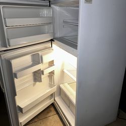 Amana refrigerator