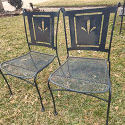 DOS Sillas DE FIERRO PESADO PARA Su PORCHE OR Patio Furniture Only 60$ Both 