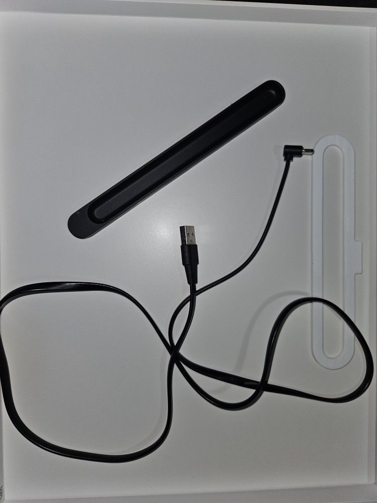 Microsoft Surface Pro 8 Keyboard & Slim Pen Charger