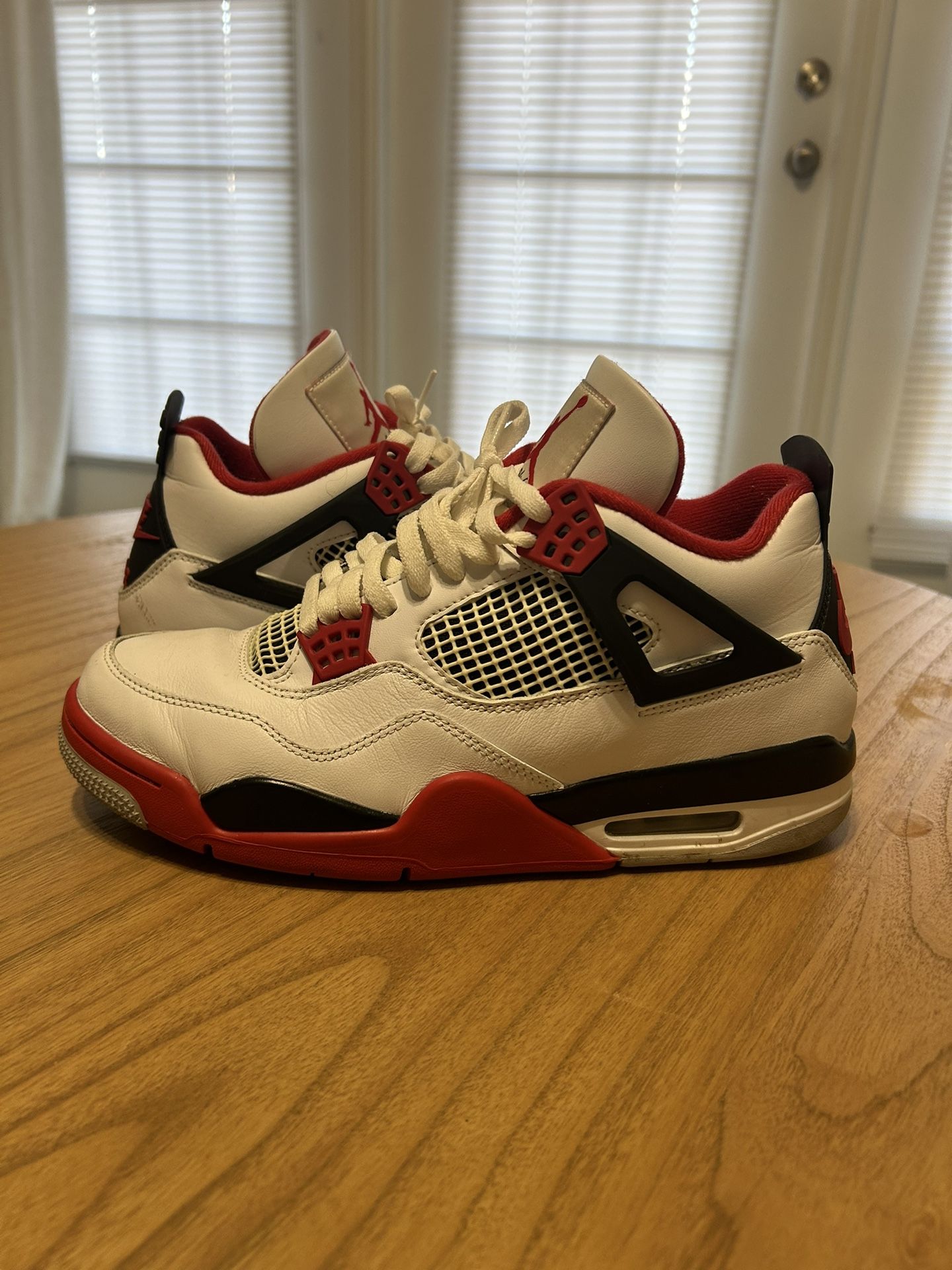 JORDAN 4 FIRE RED SIZE 10