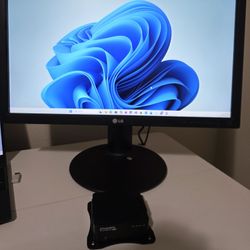 LG monitor with Plugable Docking Station