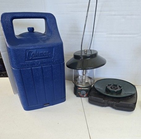 Coleman double mantle gas ignition Propane Lantern with carry case