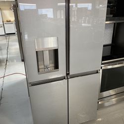 GE Cafe ENERGYSTAR 27.4 Cu. Ft. Smart Quad Door Refrigerator In Platinum Glass