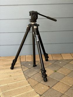 Bogen/Manfrotto Pro Fluid-Head Video Tripod - Excellent