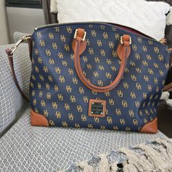 Dooney And Bourke Purse 
