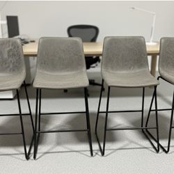 4 Bar Stools Like New! 24” Seat Height