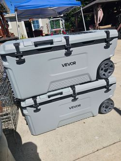 VEVOR Hard Coolers with Wheels – Set of 2