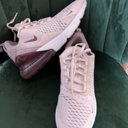 NIKE AIR 270 size 8.5