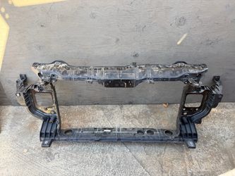 2025 Kia K5 Radiator core support