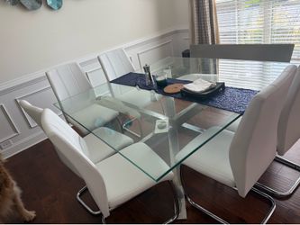 Dania beautiful dining table 54"x54"