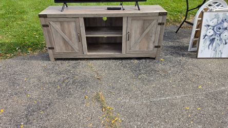 TV Stand / Entertainment Center
