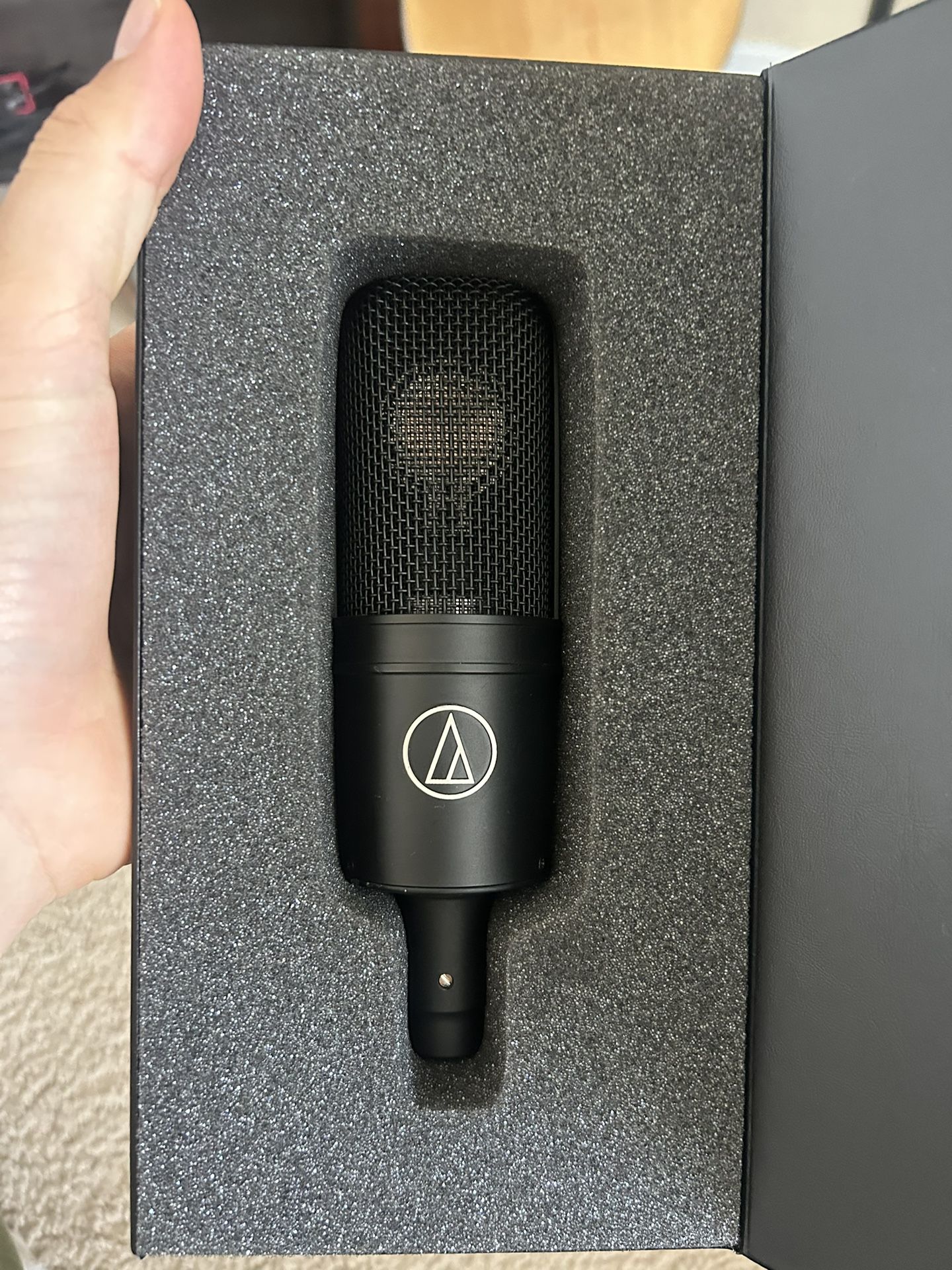 Audio-Technica AT4040, Pop Filter And Stand