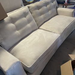 Ivory Tufted Sofa – Elegant & Comfortable