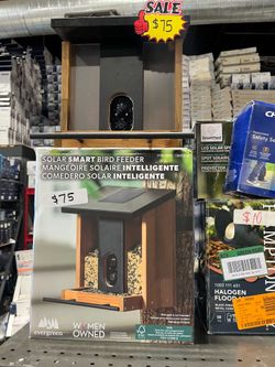 Solar smart bird feeder