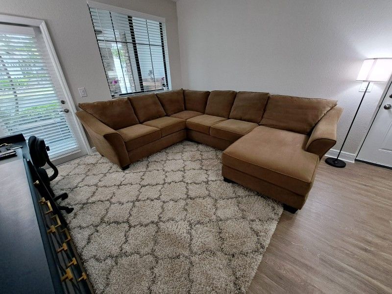 COUCH / SOFA SECTIONAL / KEVIN CHARLES/ BROWN