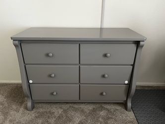 Delta Children 6-Drawer Dresser – Gray | Excellent Condition