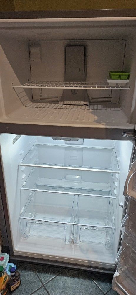 Whirlpool Refrigerator 