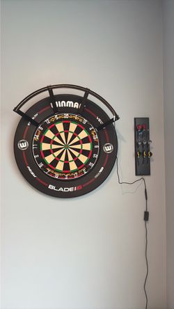 Winmau Blade 6 Dartboard with Surround