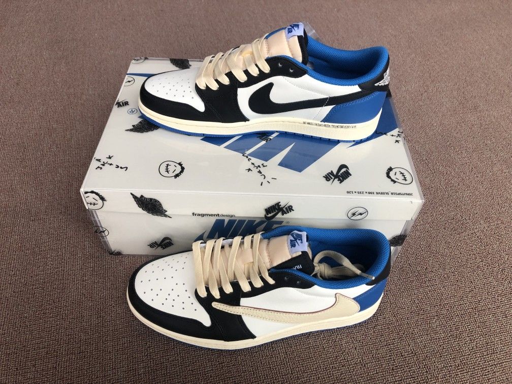 Jordan 1 LowFragment
Travis Scott