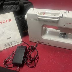 Singer Sewing Machine 