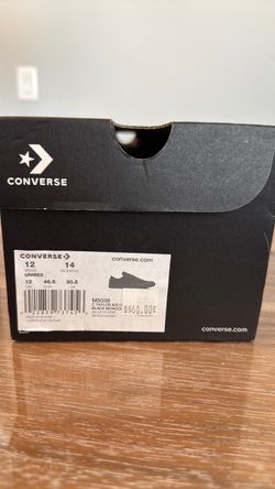 Black Converse Unisex  Size 12M 40$