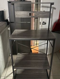 Kitchen shelf for microwave