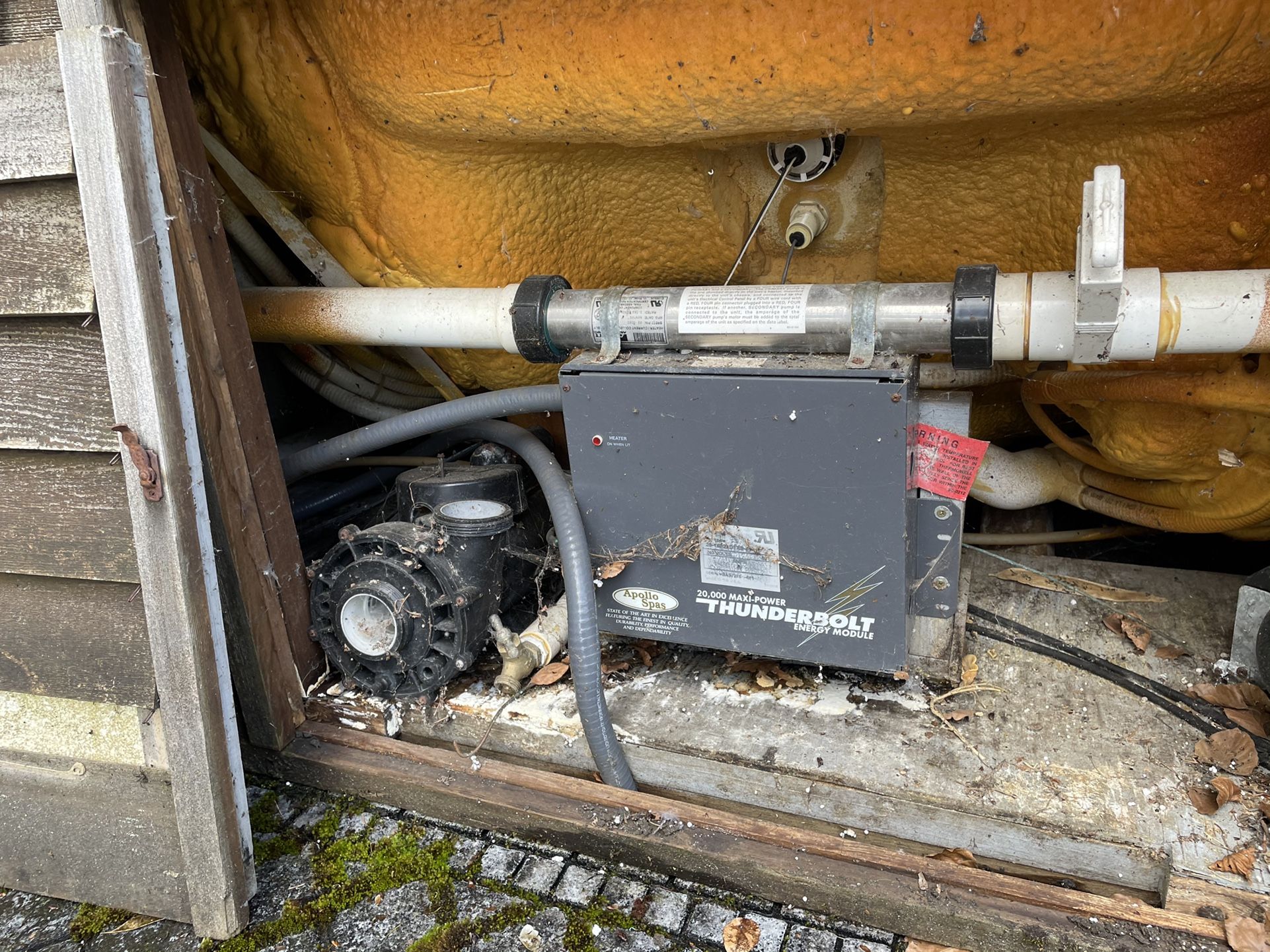 Apollo Spas Hot Tub - Pumps, Parts, Salvage