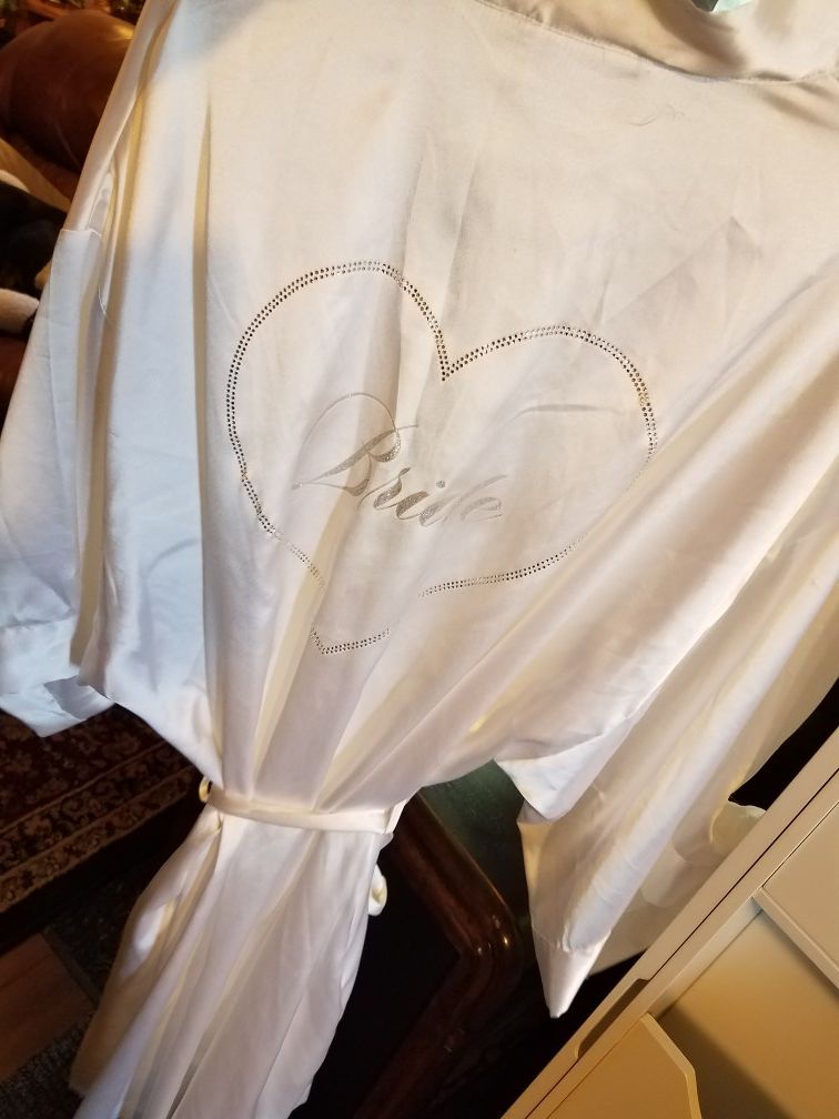 Reduced. Bride robe, Victoria Secret $3