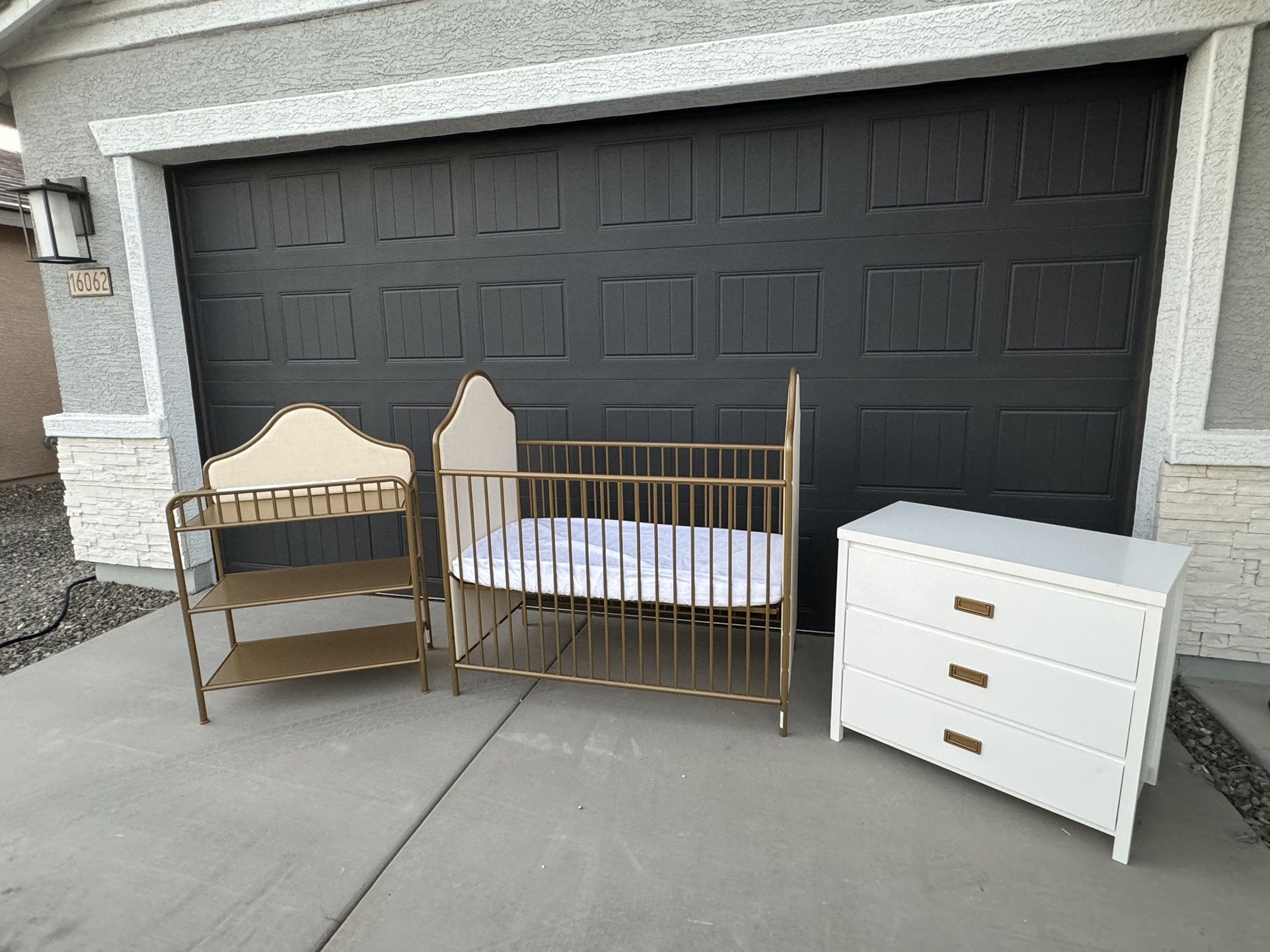 Crib, Changing Table, Dresser. Beautiful Set