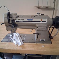 Singer 211 Sewing Machine 