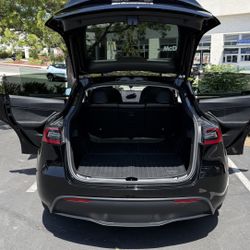  2024 Tesla Model Y Long Range AWD – 7 Seats