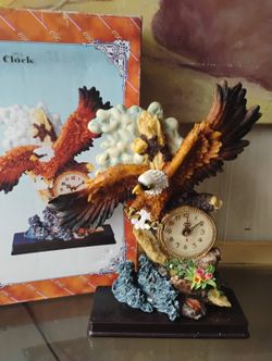 Vintage Eagle Table Clock Statue - Hand-Painted Resin Bald Eagle Figurine Base