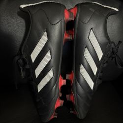 Soccer Shoes Size 6.5 