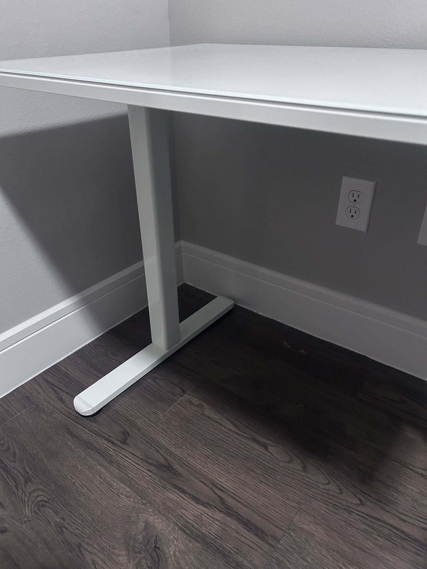 Electric Adjustable Standing Desk with Tempered Glass 