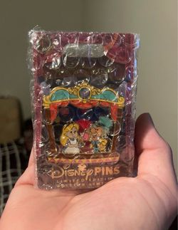 Disney’s Magical Theater LE - Alice In Wonderland Sliding Pin