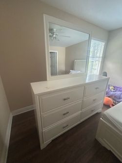 Queen size bed and dresser (white)