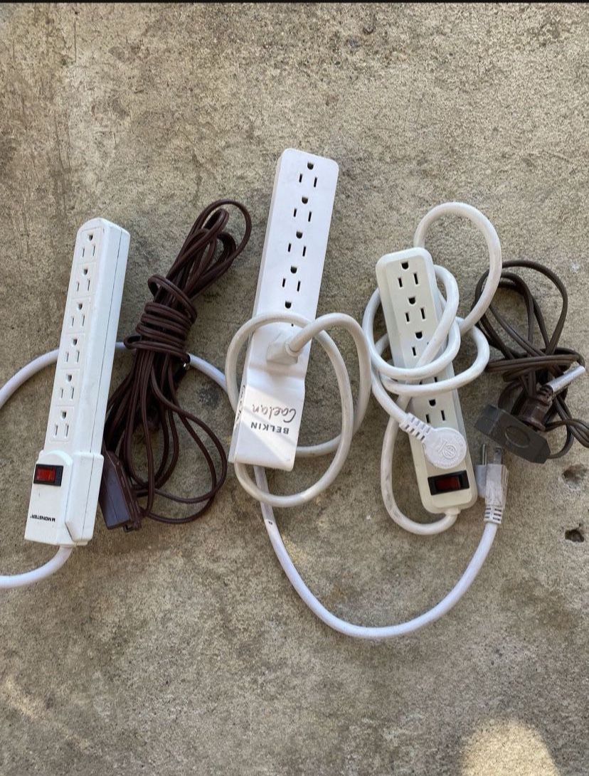 2 electric extension cords and 3 surge protectors Lot