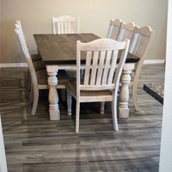 Dining Table With Chairs Brand New 