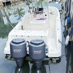 2005 Robalo 240 W Sets Yamaha 4 Stroke 250 Hp