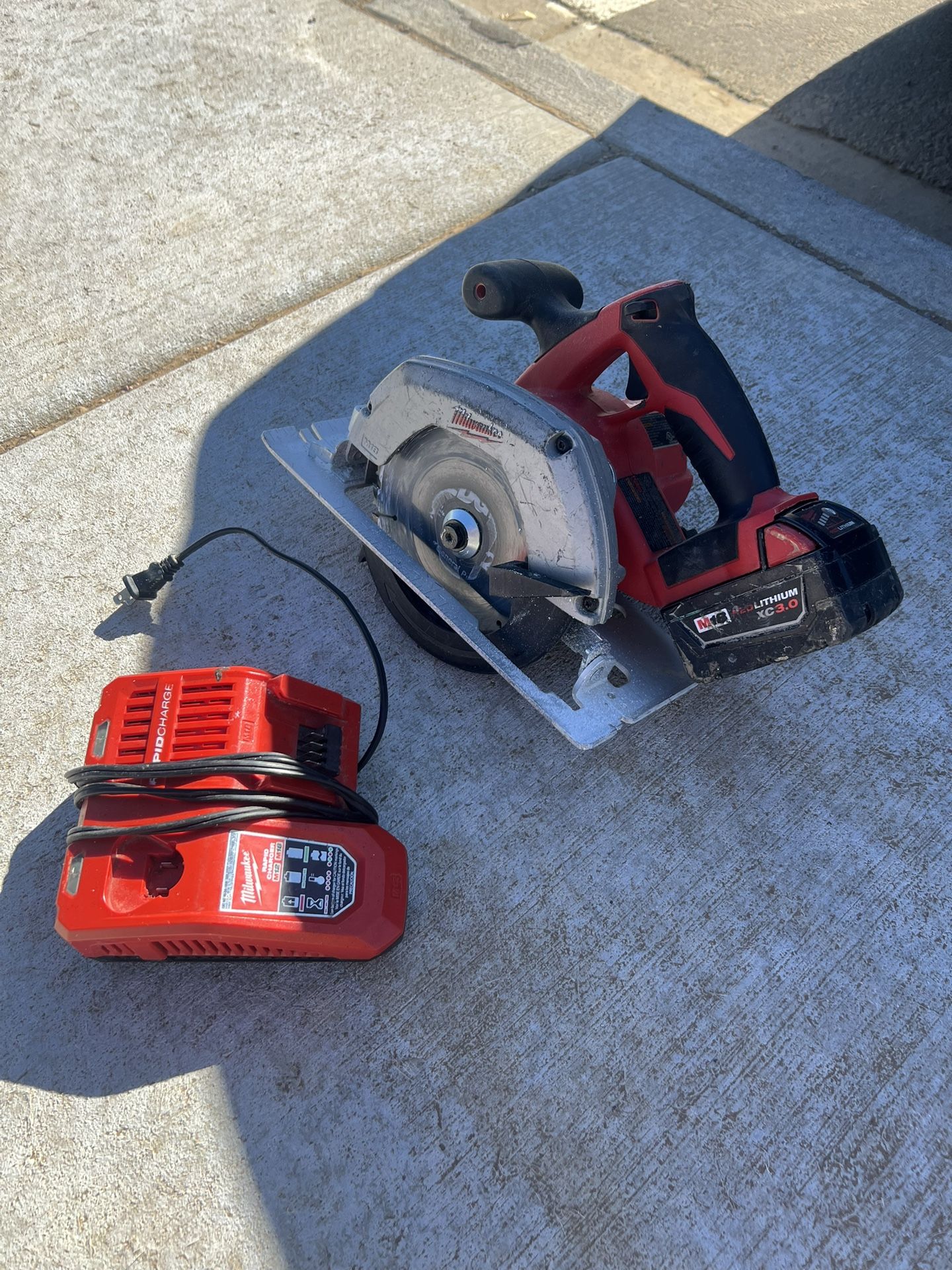 Milwaukee Battery Powered Saw. Great Condition